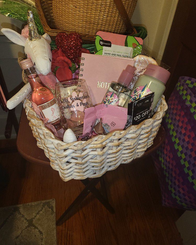 Valentine's Day Baskets & Gifts!