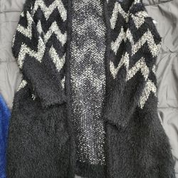 Black and White Chevron Pattern Fuzzy Cardigan (Size M)