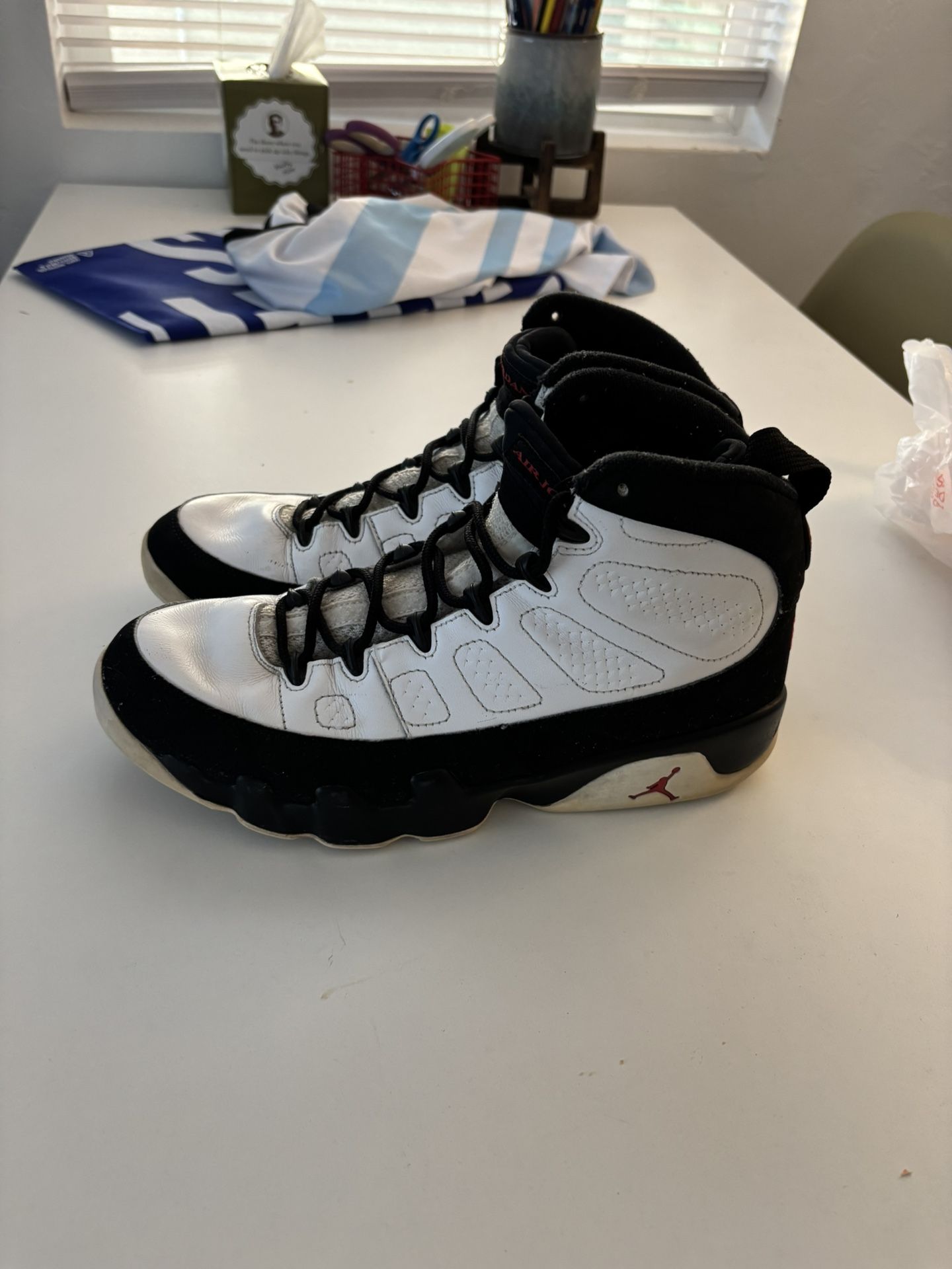 Jordan 9 Retro “space jam” size 10.5