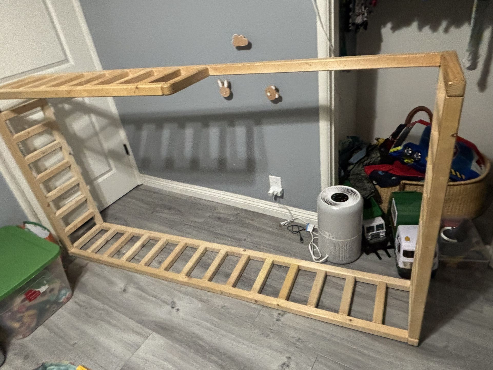 Montessori floor bed