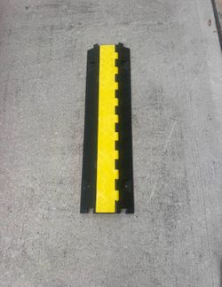 Cable protector ramp