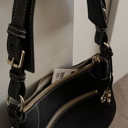 Dooney and Bourke purse 