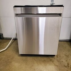 GE 2025 Stainless Steel Dishwasher (Delivery Available)