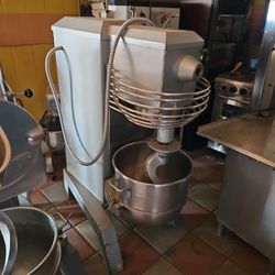 Univix.60qt Mixer