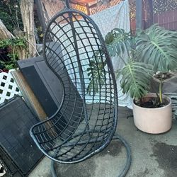Hanging Basket Swing Chair With Heavy Duty Metal Round Stand. If You See Post- It’s Available. PRICE IS FIRM. 