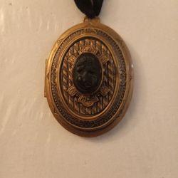 Antique Gold Victorian Mourning Locket 