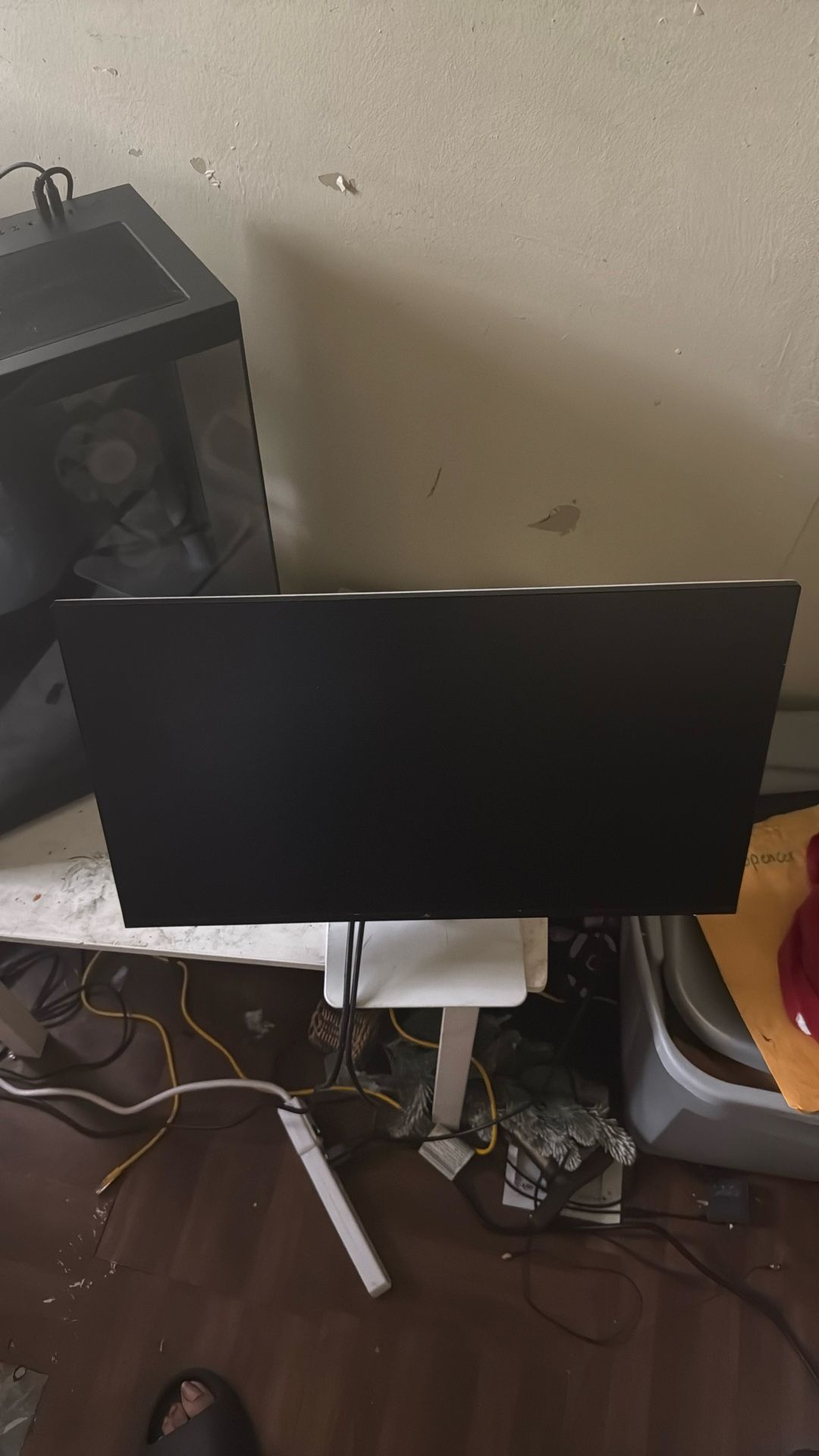 DELL MONITOR SCREEN IT LOUD IT CAN TILT BSVK AND FOURTH GOOD MONTIOR