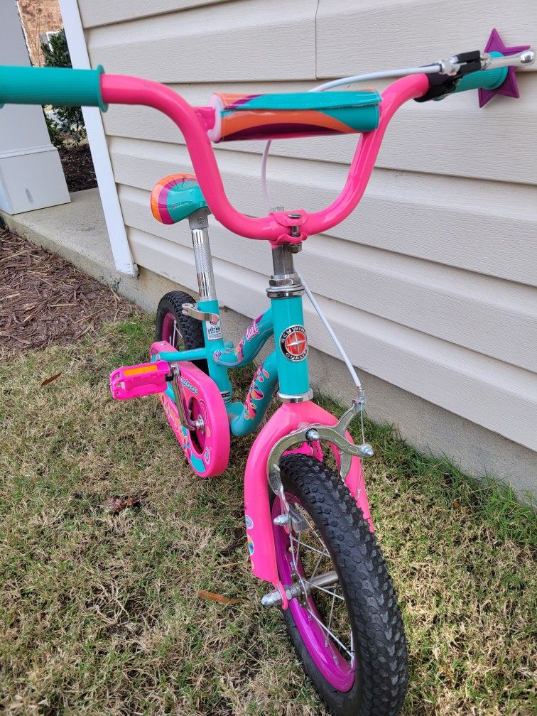Girls Schwinn Bike - Like NEW