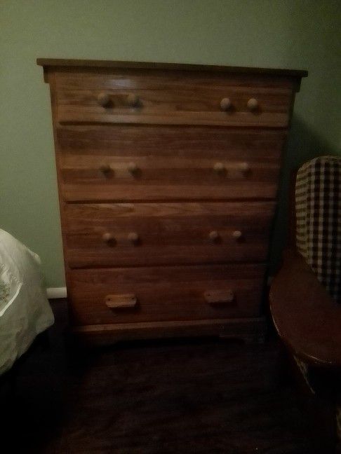 Gorgeous Heavy Real Wood 4 Door Dresser! 