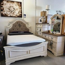 Just $10 Down Payment Finance ▪️Realyn Queen Upholstered Panel Bed/Dresser/Mirror/Chest