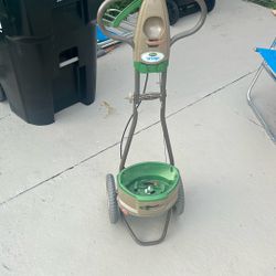 Scott’s Snap Spreader