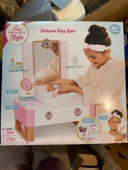 Disney Princess Style Collection Deluxe Day Spa Set