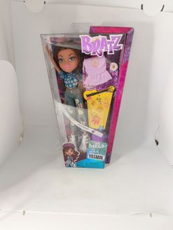 2015 Bratz Hello My Name is Yasmin Boho Chic Doll New in Box Bratzillaz guitar