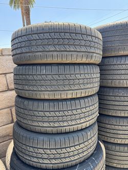 225/55r17 Falken tires en Excelentes Conditiones de Vida las 4
