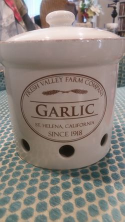 Chef's fresh valley farm garlic canister, new