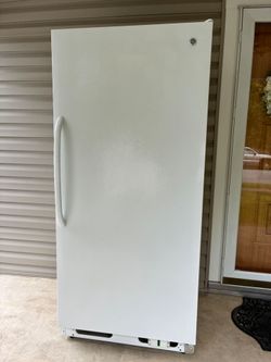 GE Upright Freezer 21 Cubic