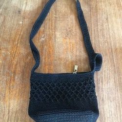 Purse. Shoulder bag. Sorry I don’t ship. Everett Broadway/Melvin Avenue pick up area. $5