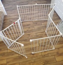Regalo 4-in-1 Extra Large Baby/Pet Gate Play Yard – Model 1350