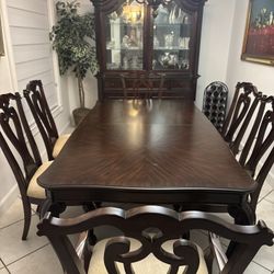 Dinning Room Solid Wood With Matching China Cabinet 