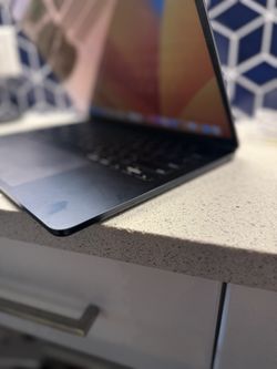 2022 Apple MacBook Air 13’ M2 8GB Ram 256SSD