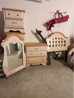 Complete bedroom set for young lady’s