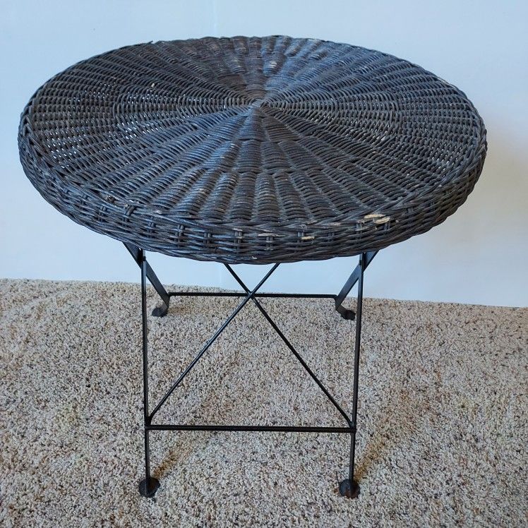 Vintage Wrought Iron Wicker Foldable Round Table Furniture Garden Living Room