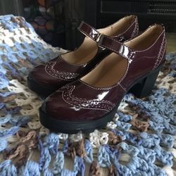 Women Wing Tip Oxford Style Heel Shoes