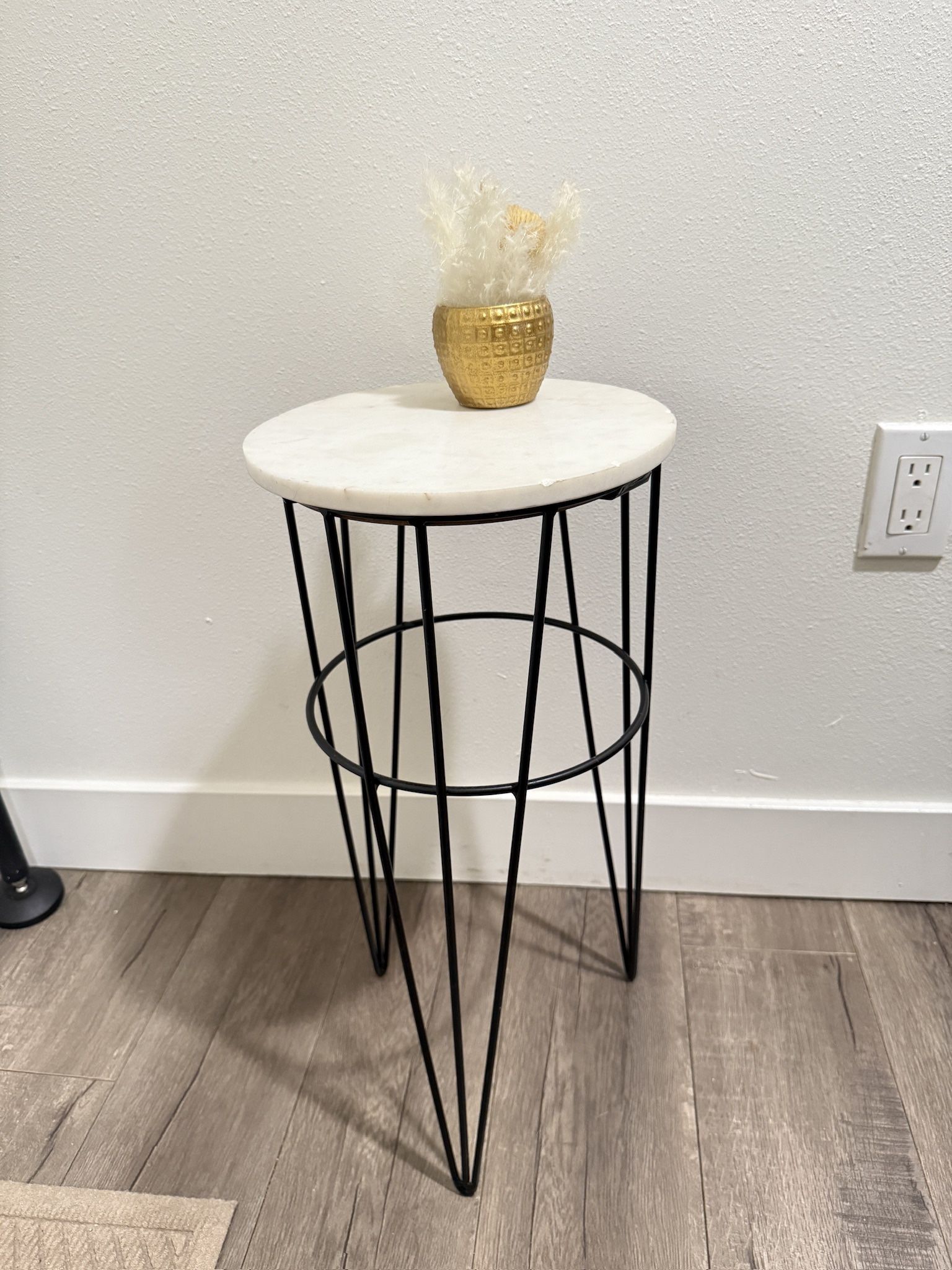 10” Round End Table 