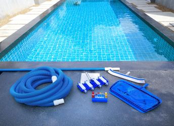 Pool/ Servicing/ Clean