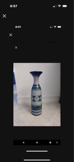 Vase, Like New, Measures 18 Inches Tall
