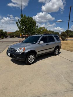2005 Honda CRV AWD Low mileage Newish interior