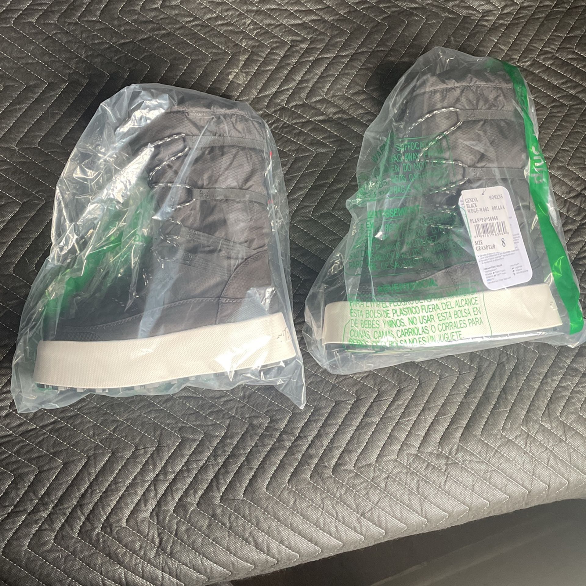 Baffin Black White Bottom Boots