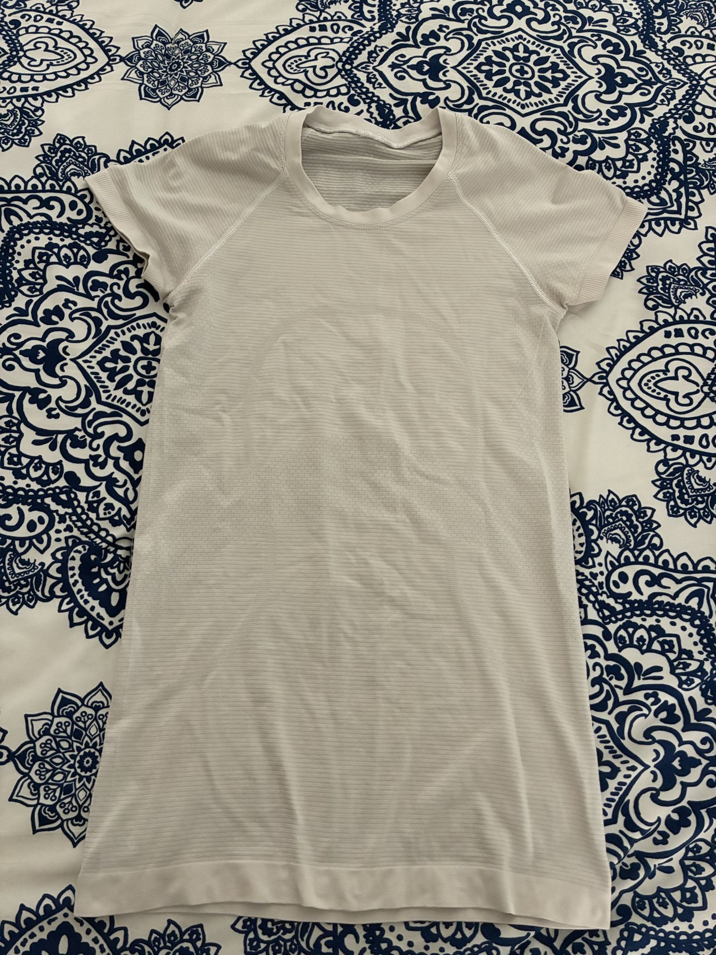 Lululemon Women’s Shirt Size 2