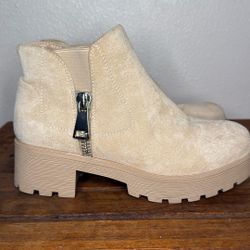 Slip On Lug Bootie Size 7.5 