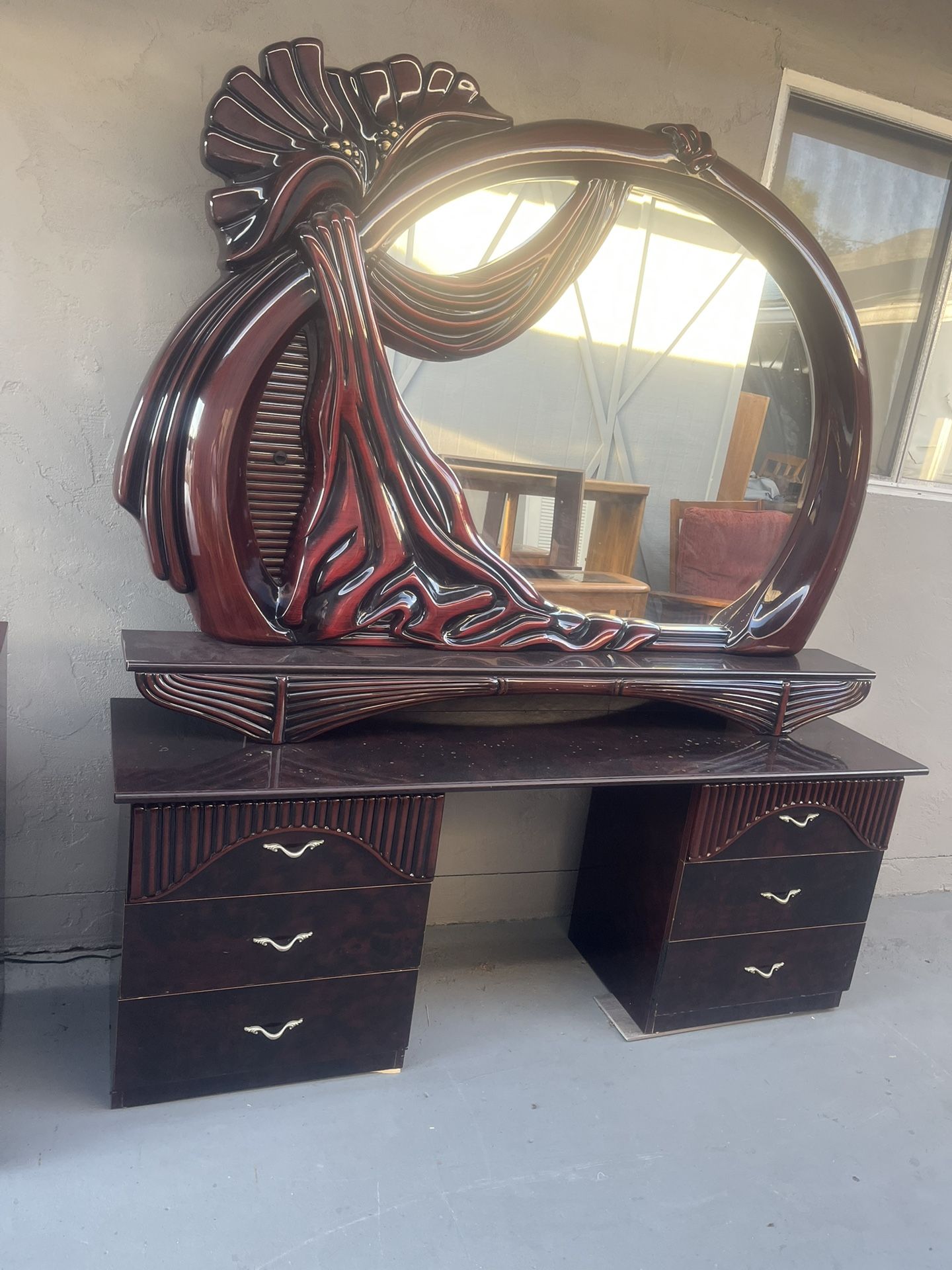 6 DRAWERS DRESSER and MIRROR