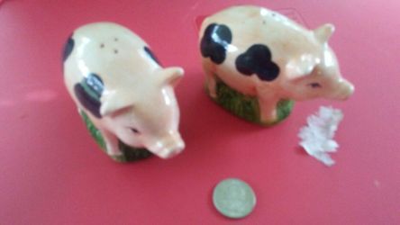 Pig Salt and Pepper Shakers.