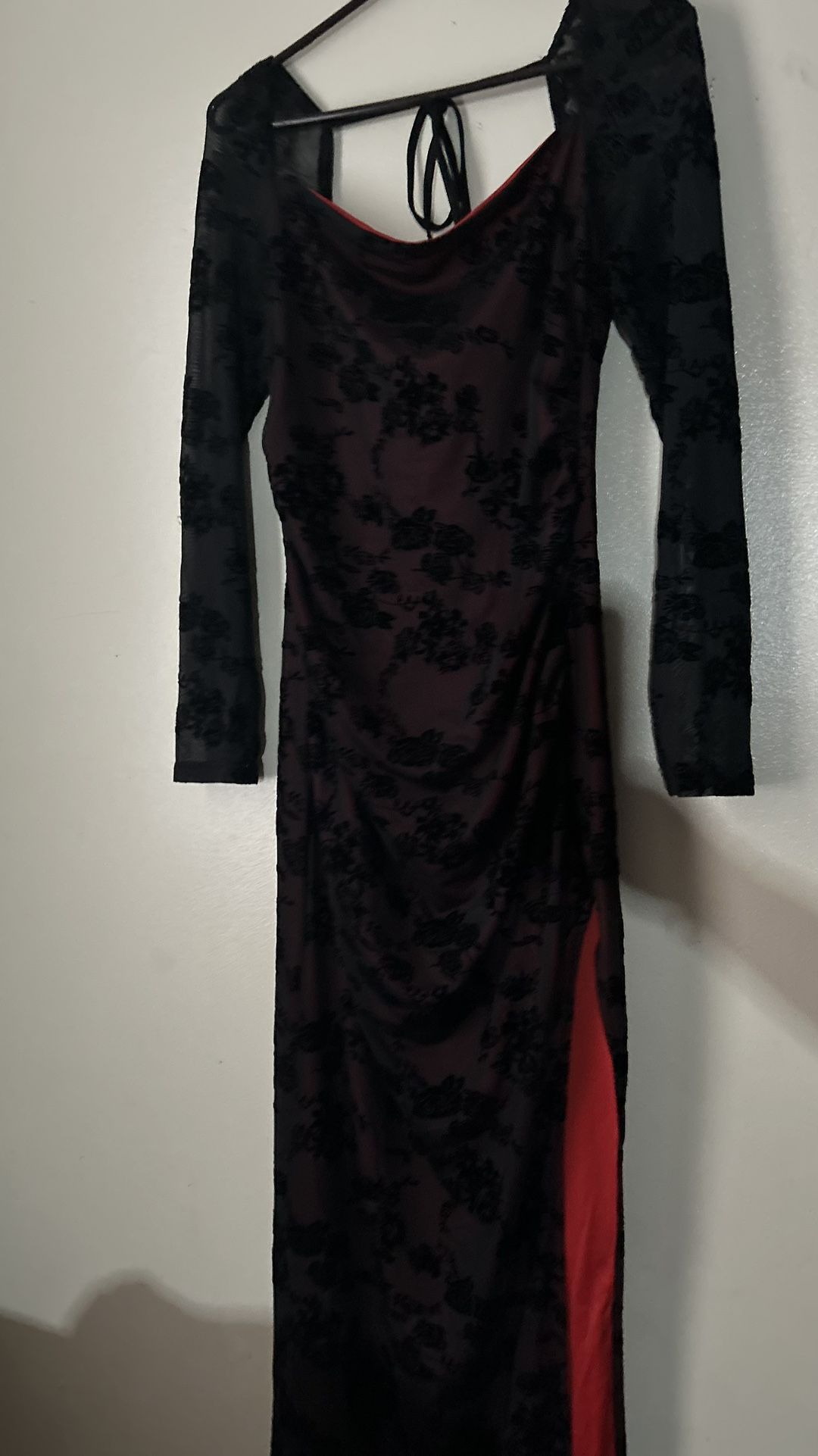 Long Black dress (Large)