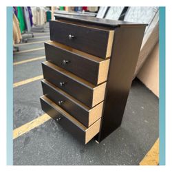 5 drawers dresser/ Five drawers dresser