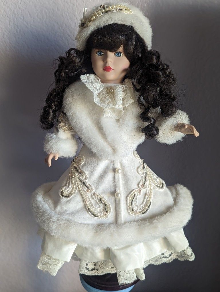 VINTAGE Collectible Memories Doll