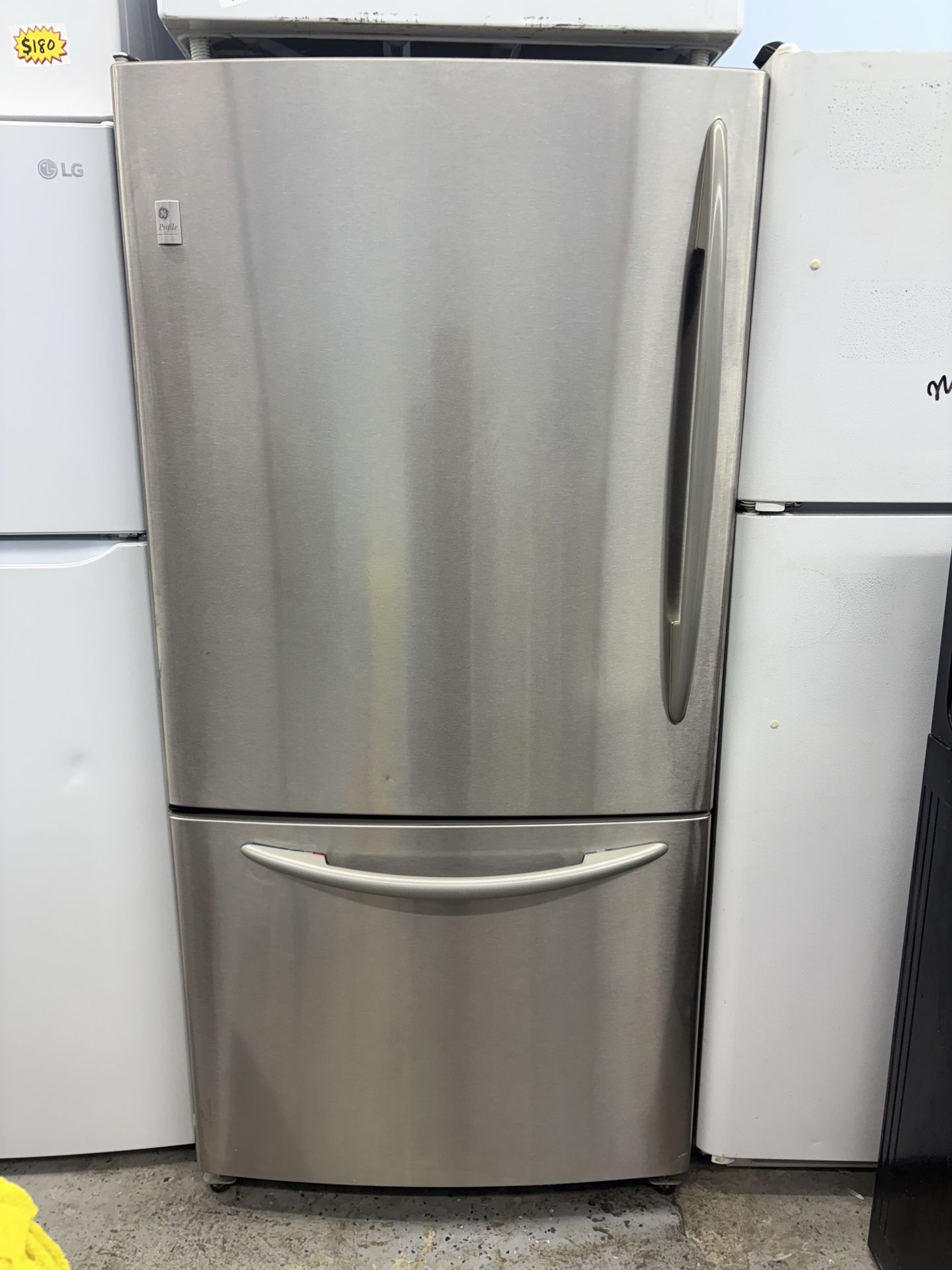 GE Refrigerator 33 inches