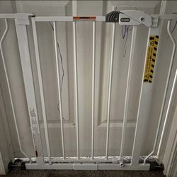 Adjustable Pet Gate / Safety Gate - Fits Openings 29” - 38.5”