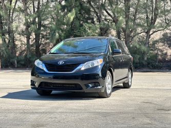 2017 Toyota Sienna LE Minivan 4D