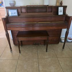 YAMAHA Piano With Bench