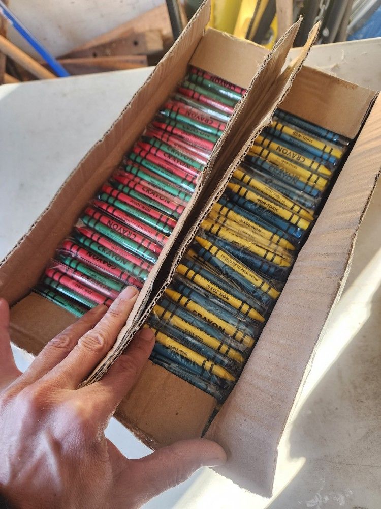 1200 Count Crayons