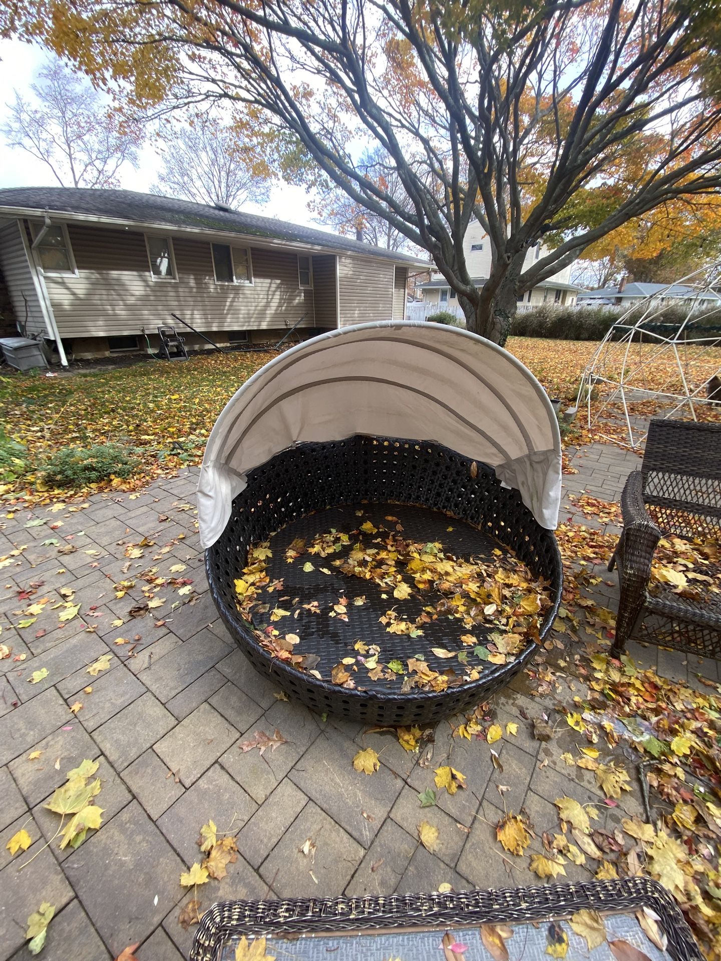 6’ Round Outdoor Lounge 