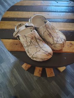 Crocks ( Brand New) size 10