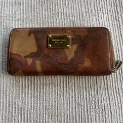 Michael Kors Zip  Around  Leather Camo Wallet 