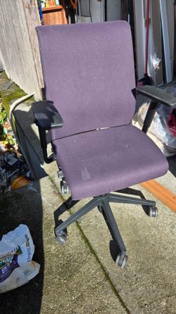 Steelcase  "Think v2" office  chair