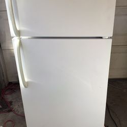 Kenmore Top- Freezer Refrigerator 