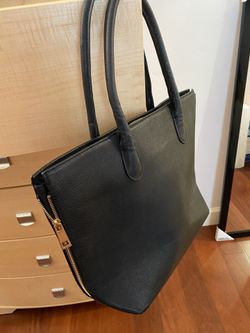 Black Women’s Purse- Like New